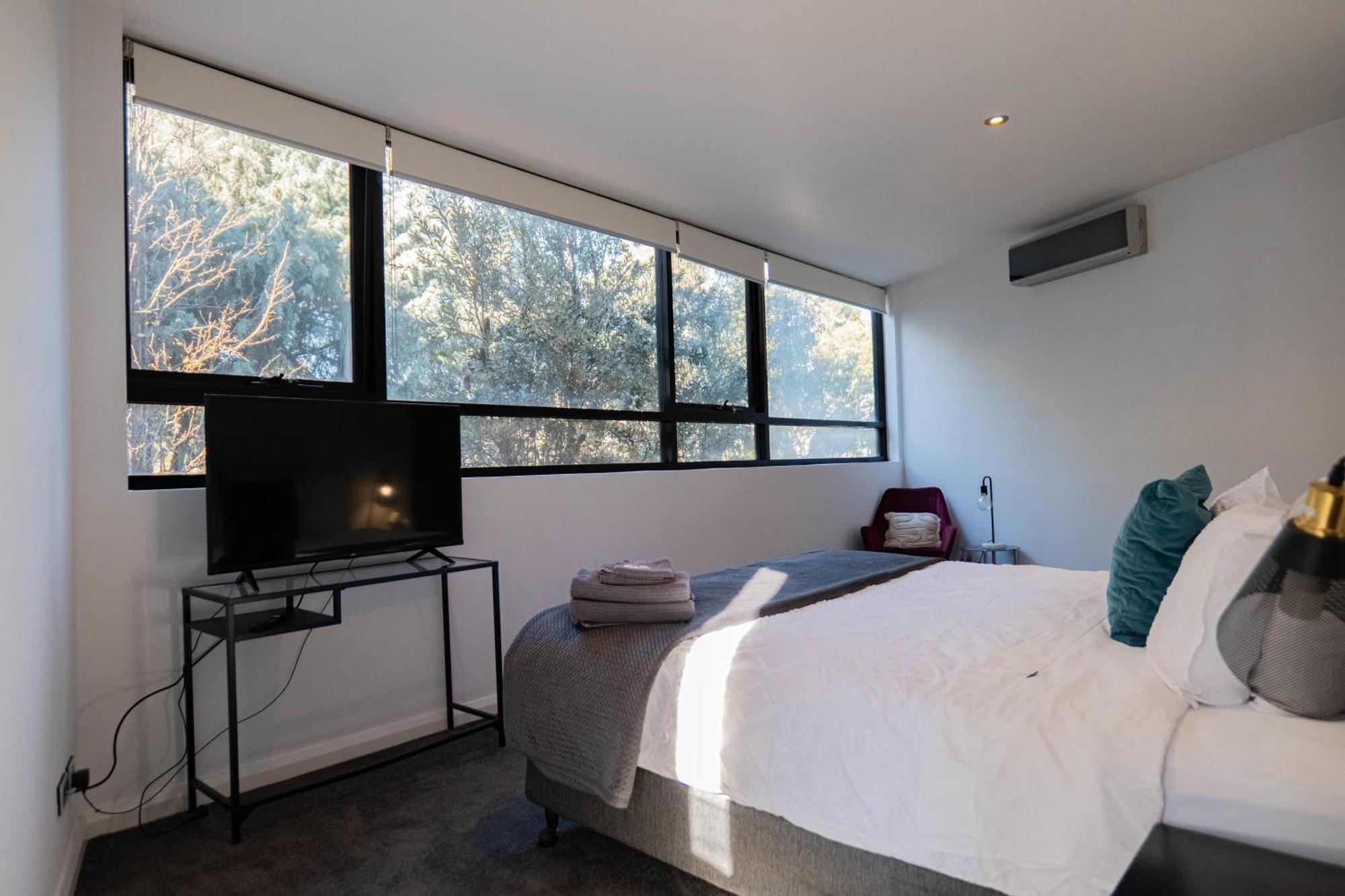 Large Executive 3 Bedroom Yarralumla 外观 照片